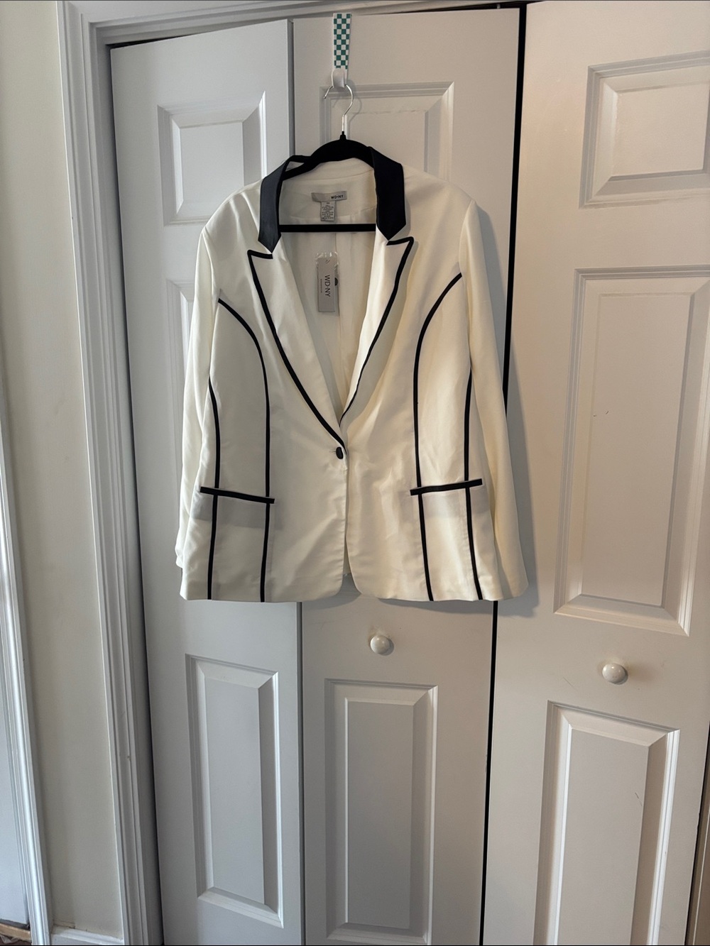 WD.NY White Blazer with Black Piping